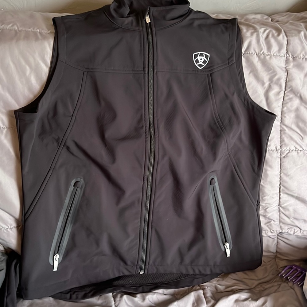 Women Ariat vest XL black new without tags